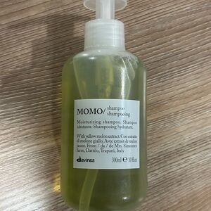 Davines MOMO Hydrating Shampoo with Green Tint